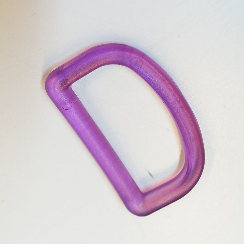 Rucksackschnalle, D-Ring und Karabiner - halbtransparent