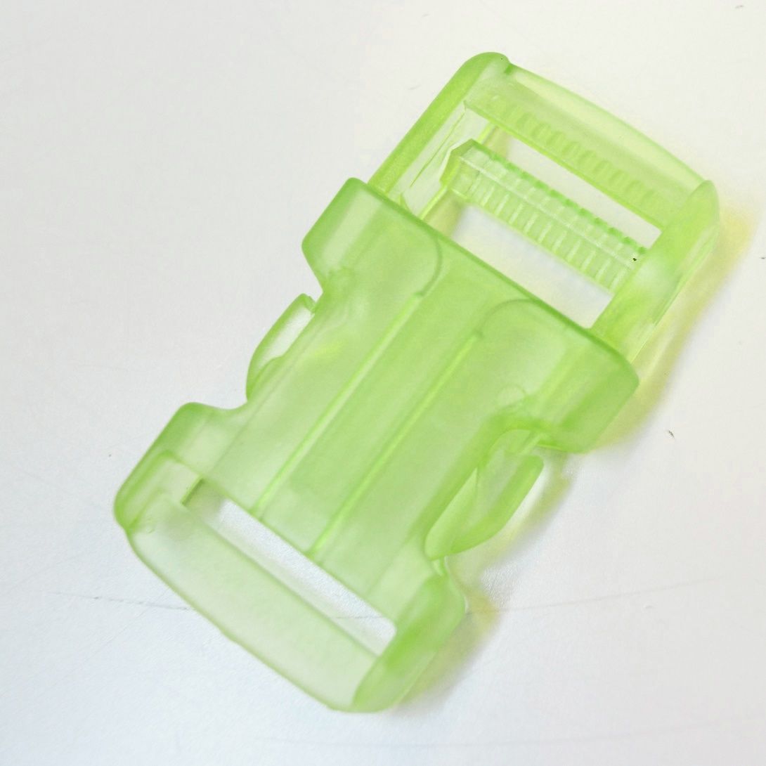 Rucksackschnalle, D-Ring und Karabiner - halbtransparent