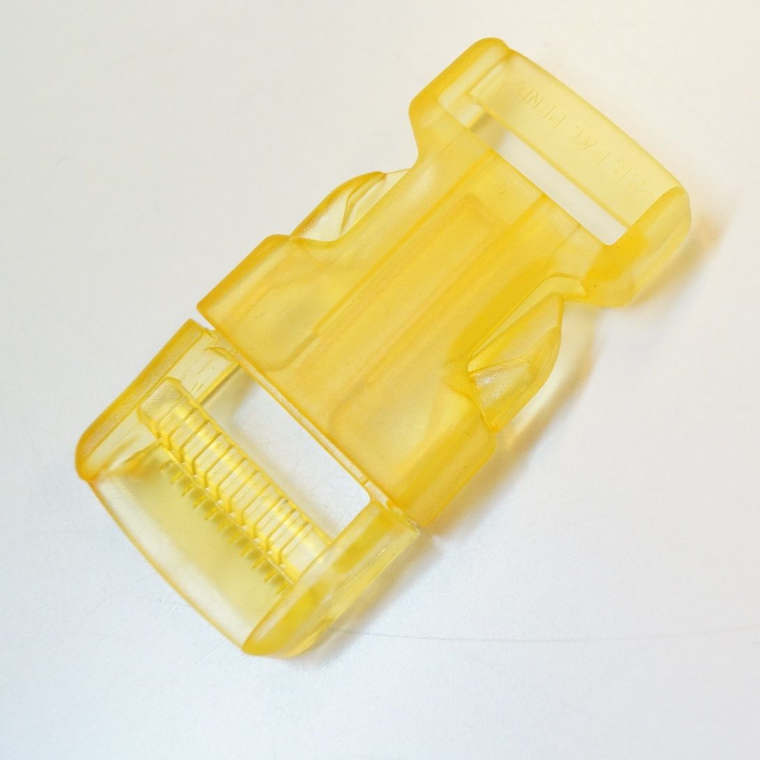 Rucksackschnalle, D-Ring und Karabiner - halbtransparent