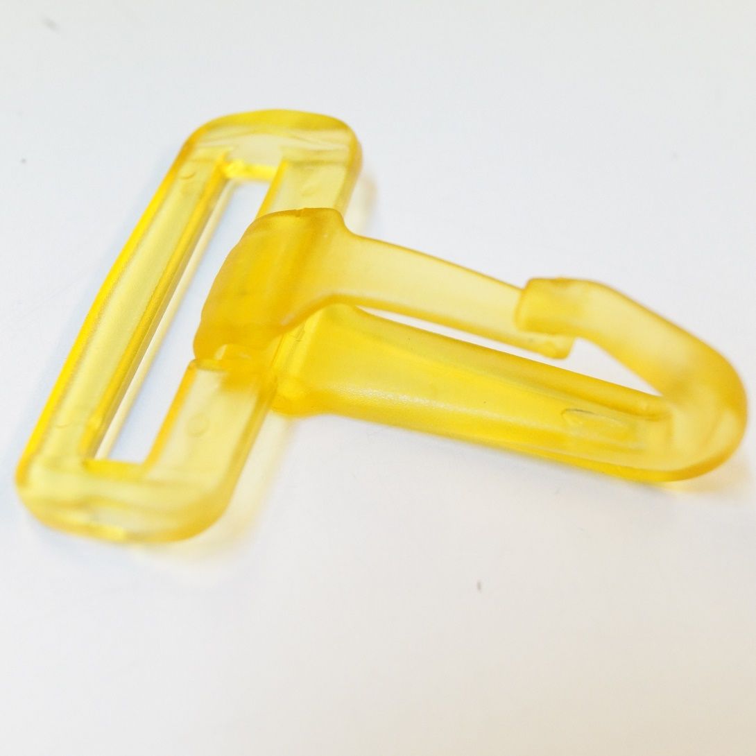 Rucksackschnalle, D-Ring und Karabiner - halbtransparent