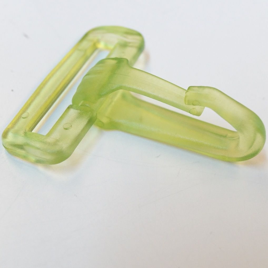 Rucksackschnalle, D-Ring und Karabiner - halbtransparent